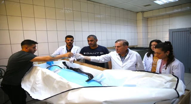 Diyarbakır’da tıp öğrencileri, ABD’den gelen kadavra üstünde eğitim görüyor