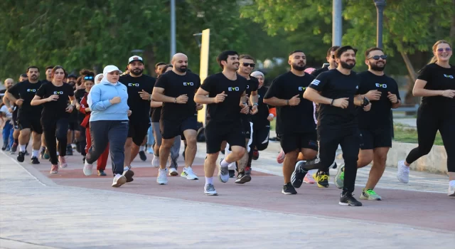 Bağdat’ta ”Birlikte Koşuyoruz” temasıyla maraton düzenlendi