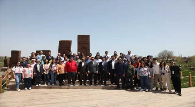 Akademisyenler ve üniversite öğrencileri Bitlis’in tarihi mekanlarını gezdi