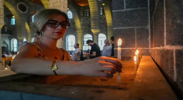 Diyarbakır’da Paskalya Bayramı tarihi kilisede kutlandı