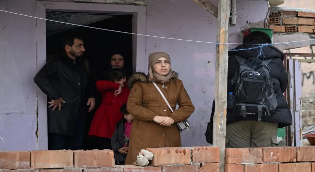 Edirne’de devamsız öğrencilerin ev ziyareti sırasında mahalledeki düzensiz göçmenler yakalandı