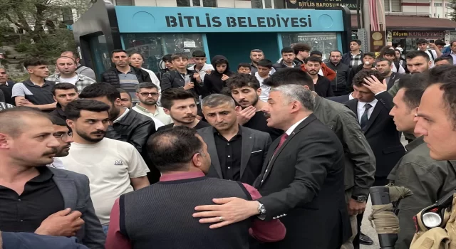 Bitlis’te hafif ticari aracın çarptığı 2 kız öğrenci yaralandı