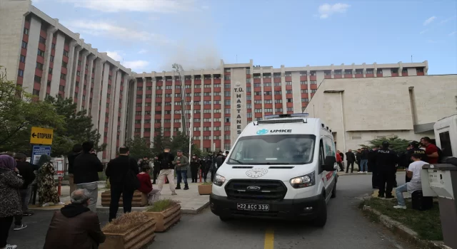 GÜNCELLEME Trakya Üniversitesi Tıp Fakültesi Hastanesinin çatısındaki yangın kontrol altına alındı