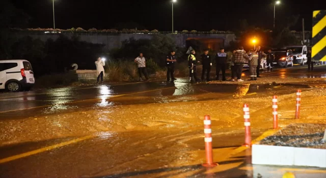 Bodrum’da içme suyu hattında patlama oldu, kara yolu trafiğe kapatıldı