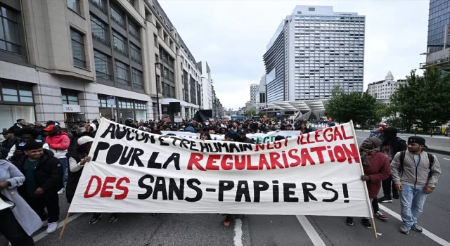 Belçika’da yıllardır yasal belgeleri olmadan yaşayan ”kağıtsızlar” hükümeti protesto etti