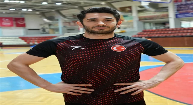 Milli hentbolcu Halil İbrahim Öztürk’ten İzmirlilere maç daveti