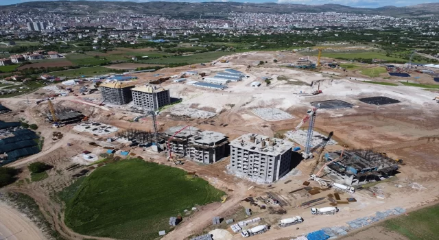 Elazığ Valisi Toraman, deprem konutları şantiyesinde araştırma yaptı: