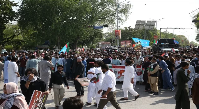 Pakistan’da yüzlerce kişi, İsrail’e destek veren ABD’yi protesto etti