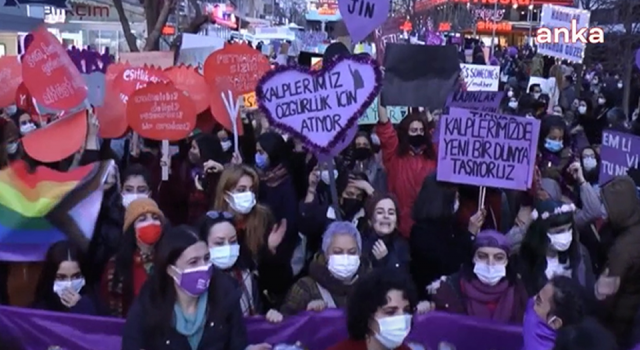 Ankara'da Feminist Gece Yürüyüşü: "Evde kalmak hayatta kalmaya yetmiyor"