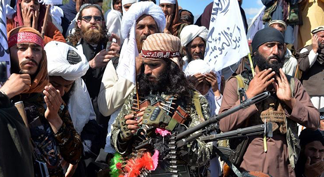 Biden, '1 Mayıs'tan önce zor' dedi, Taliban ABD'yi uyardı
