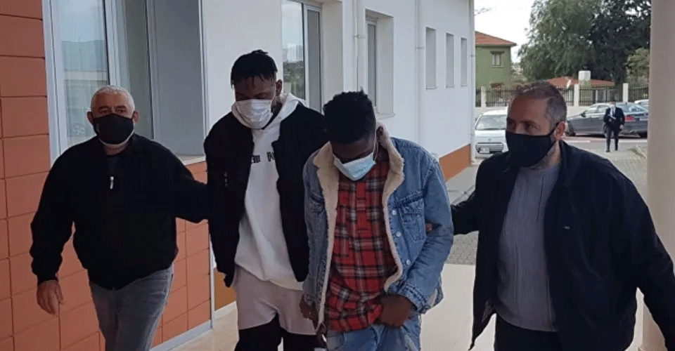 Evinin üstünde uçurulan drone'a öfkelenip av tüfeğiyle vurdu