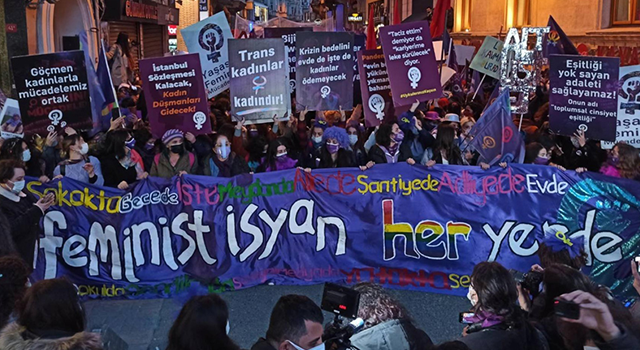 Feminist Gece Yürüyüşü; Gözaltına alınan kadınlar serbest