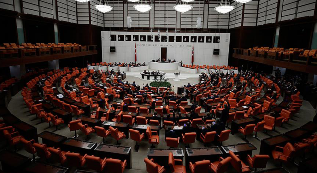 HDP'li vekiller Genel Kurul salonunu terk etti