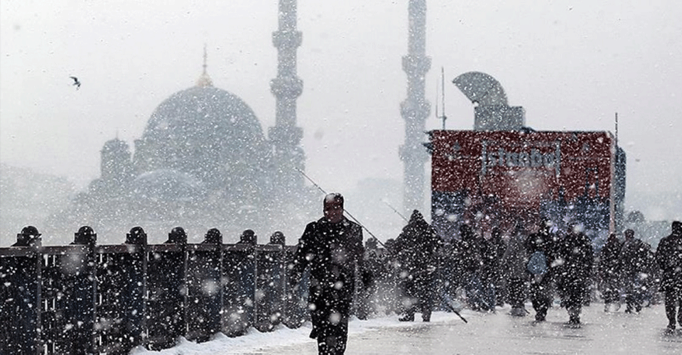 Meteoroloji uyardı: Hava sıcaklığı düşüyor, İstanbul'a kar geliyor!