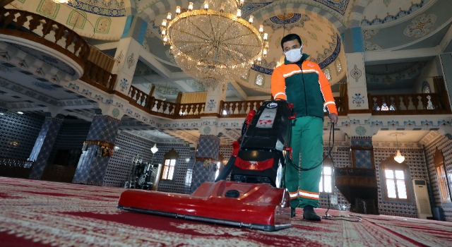 Çankaya'da camiilere Ramazan temizliği