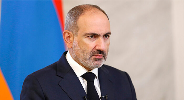 Ermenistan Başbakanı Paşinyan'a art arda protestolar! Konvoyuna yumurtalı saldırı