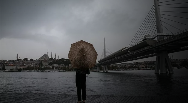 İstanbul güne yağışlı ve soğuk havayla başladı