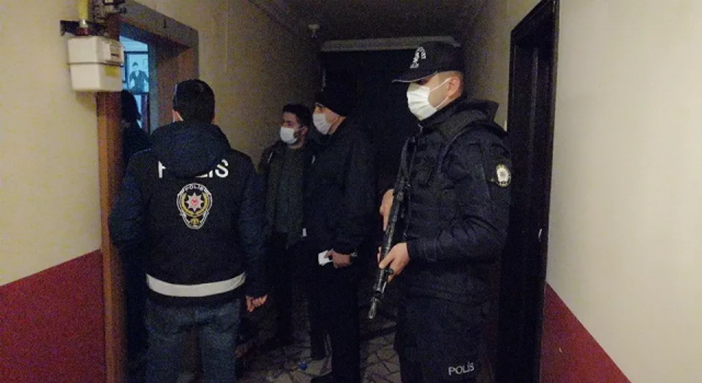 İstanbul'da sosyal medya fenomenlerinin kar maskeli partisi