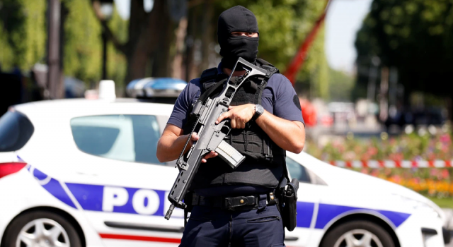 Paris'te silahlı saldırı: 1 ölü, 1 yaralı