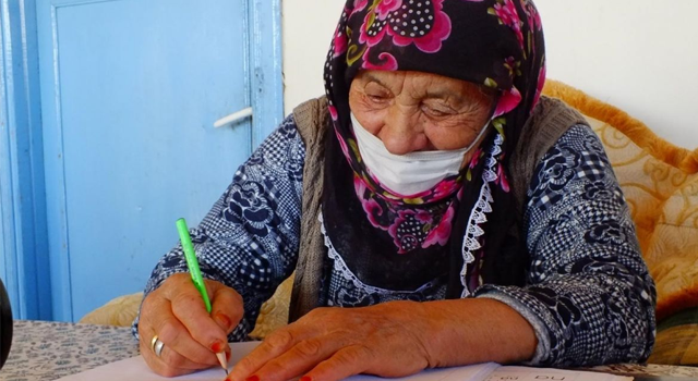 90 yaşındaki kadın, 2 ayda okuma - yazma öğrendi