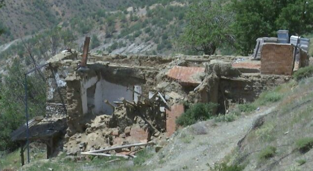 Depremzedeler isyan etti: AFAD’ın "ev yapma kararsızlığı"