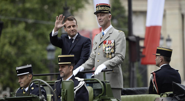 Fransa’da zarlar atıldı: İç savaş tehdidi ve askerlerin başkaldırısı