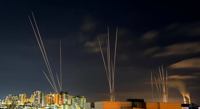 İsrail saldırılarına karşılık Gazze'den Tel Aviv'e roket