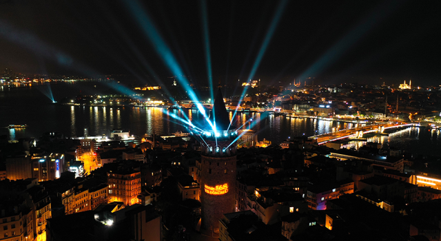 İstanbul'un fetih yıl dönümü görsel şölenle kutlandı