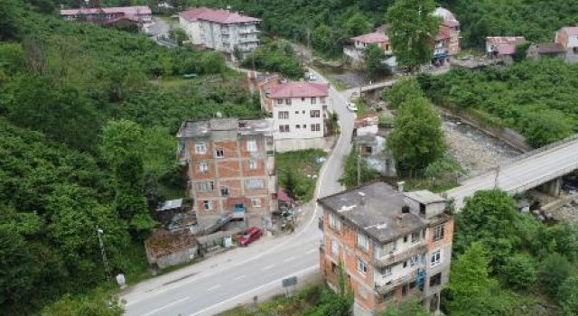 Trabzon'da yüzlerce aile riskli yapılarda