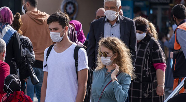 Türkiye'de koronavirüs: 10 bin 512 yeni vaka, 223 can kaybı