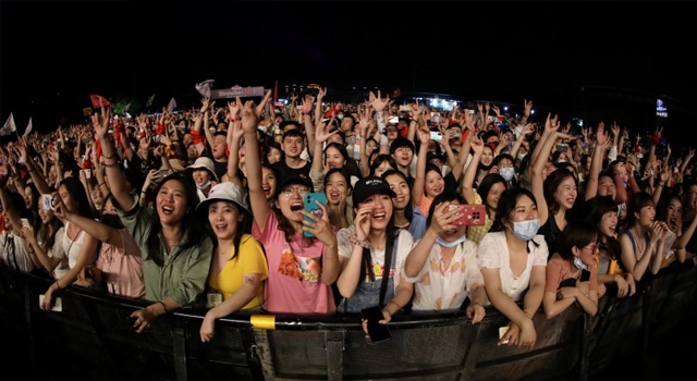 Wuhan'da 11 bin kişilik müzik festivali!
