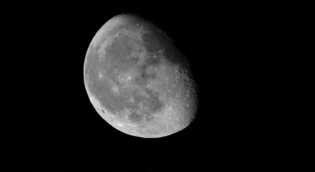 Ay’a ilk kadını taşıyacak dev roketler bir araya getirildi