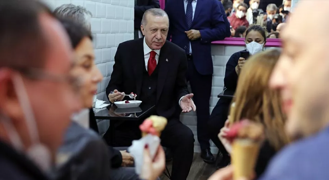 Cumhurbaşkanı Erdoğan'dan dondurmacı ziyareti