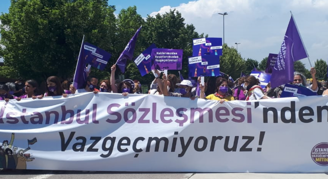 Kadınlar İstanbul Sözleşmesi için toplandı; Emel Seçen izlenimlerini yazdı