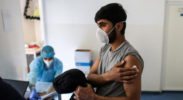 "Sığınmacılar aşıya erişemiyor"