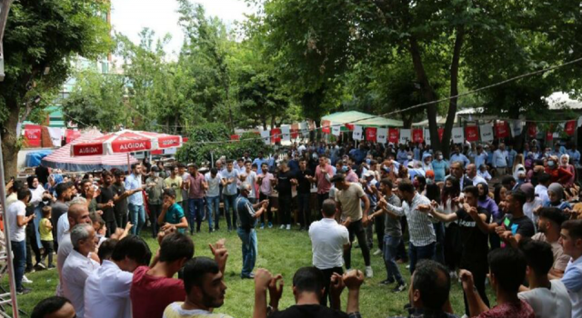 AK Parti milletvekili aday adayı 2 bin 500 kişiyle CHP’ye geçti