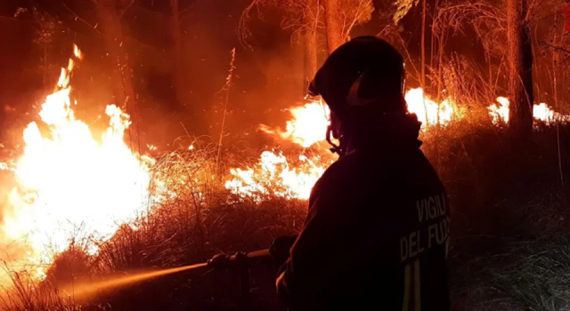 Güney Avrupa ülkelerinde aşırı sıcaklar sebebiyle yangın uyarısı yapıldı