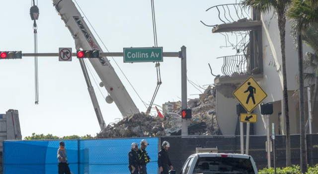 Kontrollü yıkım yapılacak: ABD'de çöken binada çalışmalar geçici olarak durduruldu