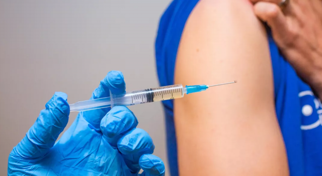 Prof. Dr. Altun: Resmi daireler ve AVM’lere girişte aşı zorunluluğu getirilmeli
