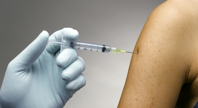 Almanya'da yaklaşık 9 bin kişiye Koronavirüs aşısı yerine tuzlu su enjekte edildi