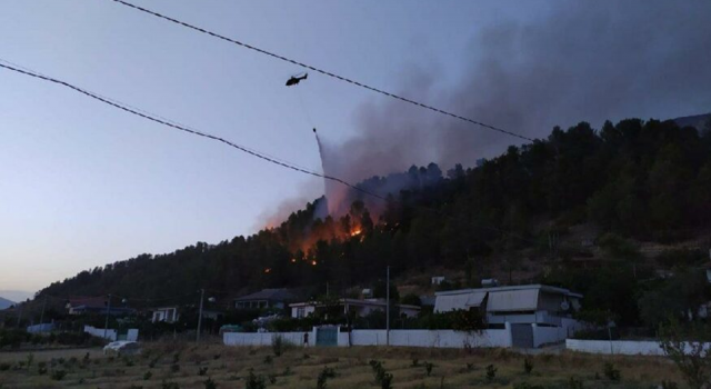 Arnavutluk’ta 12 farklı noktada yangın