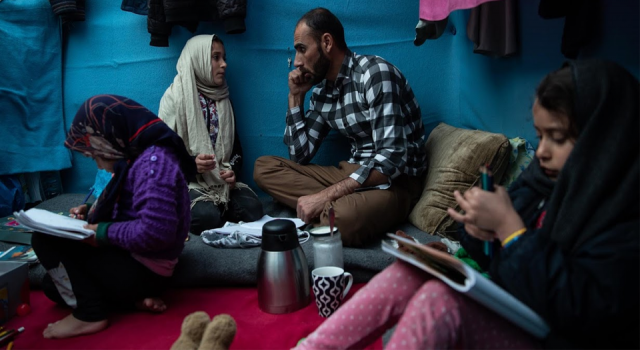 Hollanda Afgan sığınmacılarla ilgili geri adım attı