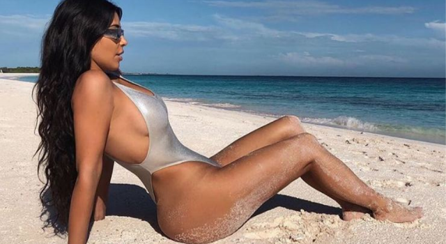 Kim Kardashian plaj tarzıyla yine gündem oldu