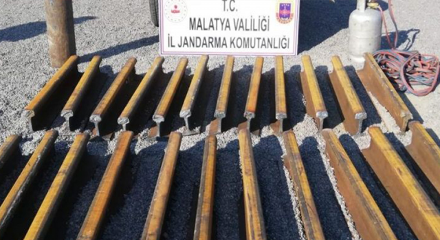 Malatya'da 1 ton 700 kilogram ağırlığındaki tren raylarını çaldılar