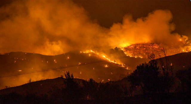 Yunanistan'da yangınlar nedeniyle Eğriboz Adası boşaltıldı