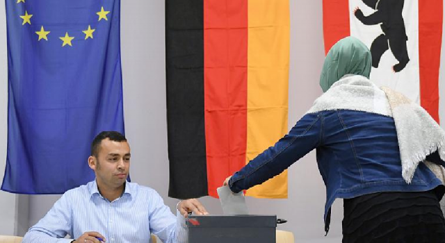 Almanya'daki seçimlerde başörtülü 2 kadının oy kullanılmasına izin verilmedi