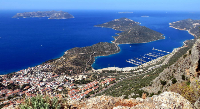 Antalya'dan yüzerek Yunanistan’a geçen iki Türk tutuklandı