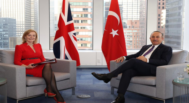 Dışişleri Bakanı Çavuşoğlu, mevkidaşı Truss ile bir araya geldi