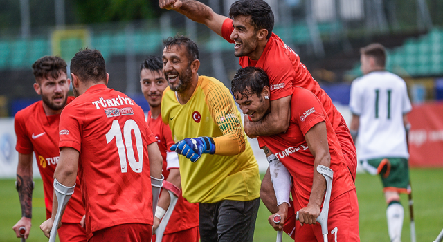Muharrem Kasapoğlu'ndan Ampute Futbol Milli Takımı'na tebrik mesajı!