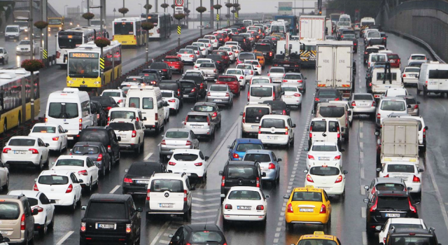 Yüz yüze eğitimin ikinci gününde İstanbul'da trafik yoğunluğu: "yüzde 58"